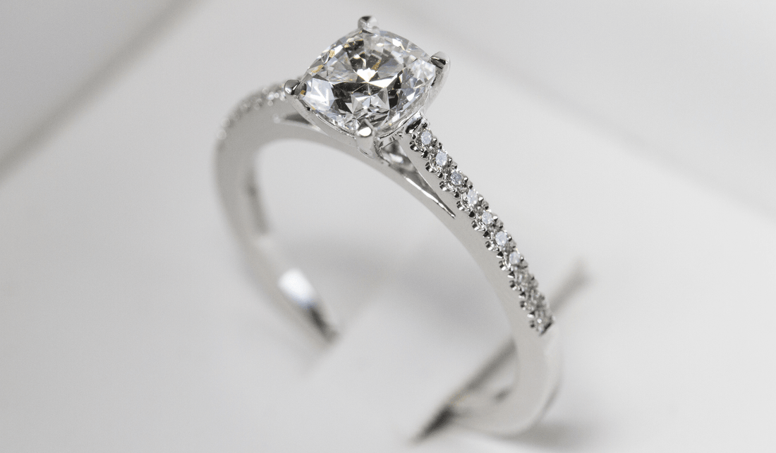 Emerald Engagement Rings: Pros, Cons, and What to Know Before You Buy - Finest 4C's