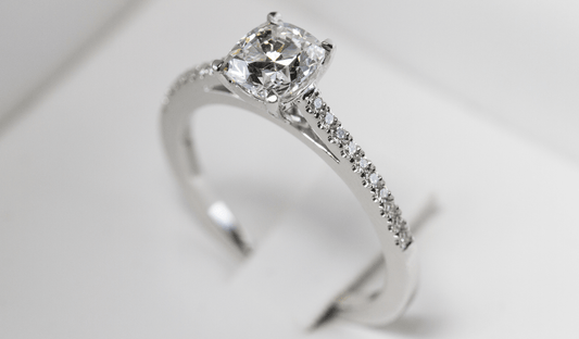 Emerald Engagement Rings: Pros, Cons, and What to Know Before You Buy - Finest 4C's