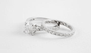 Halo Clusters and Shoulder Diamonds: Enhancing the Beauty of Sapphire Rings - Finest 4C's