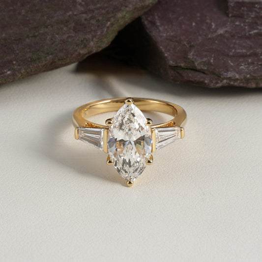2 carat oval diamond engagement ring