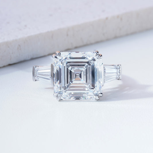 Tas Asscher-Cut Lab-Grown Diamond Trilogy Ring in Platinum