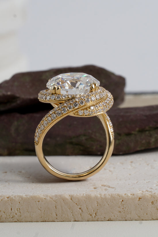 Sienna Round Brilliant-Cut Lab-Grown Diamond Ring in 18K Gold