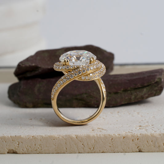 Sienna Round Brilliant-Cut Lab-Grown Diamond Ring in 18K Gold