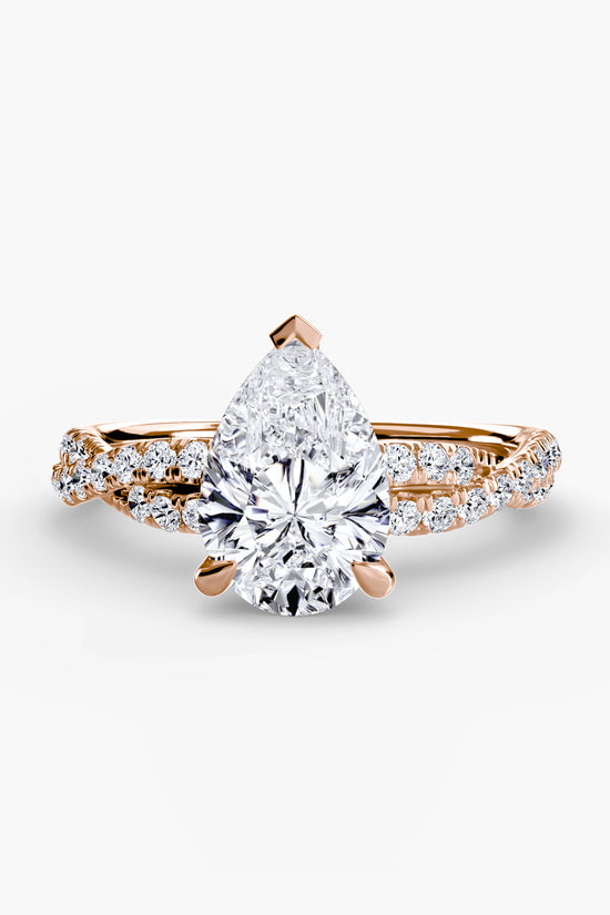 The Twisted Pavé Solitaire