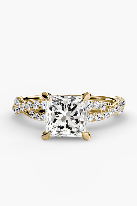 The Twisted Pavé Solitaire