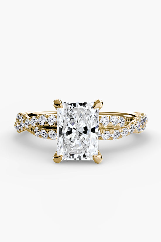 The Twisted Pavé Solitaire